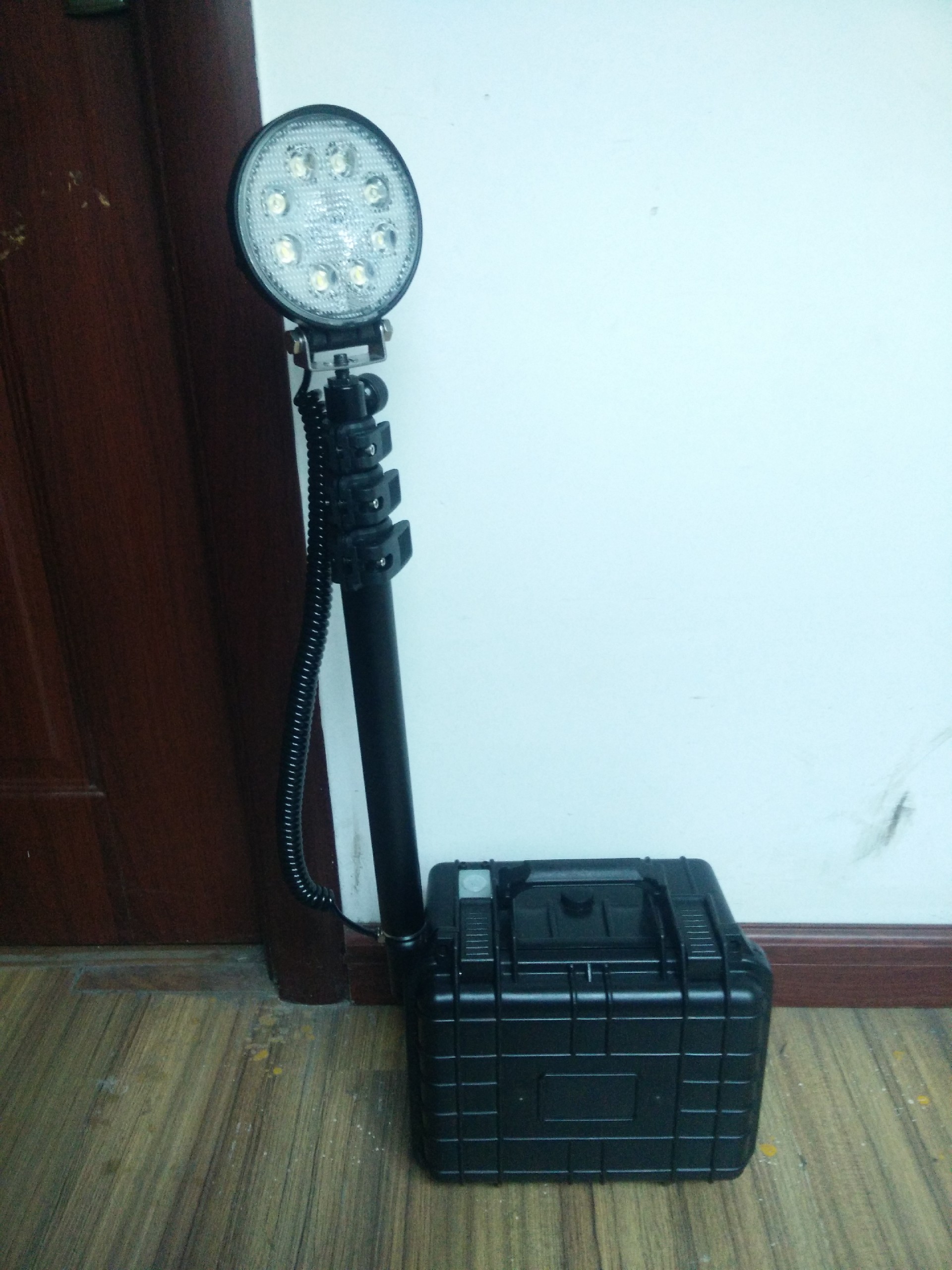 DOT135便攜式照明工作燈 一、適用范圍：